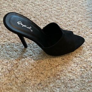 Black pointed toed heels